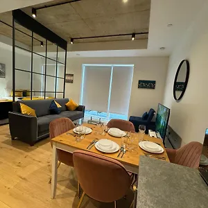https://luxury-flat-with-balcony-river-view-o2-arena-excel.brighton-hotels-england.com